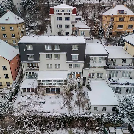 White House 3* Prag