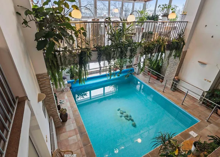 Hotell White House 3*