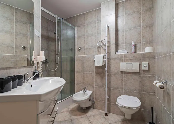 Hotel White House 3*
